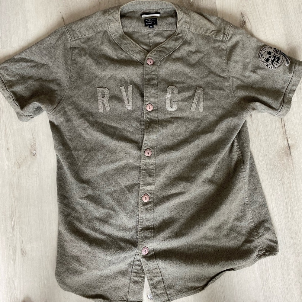 Large RVCA baseball jersey
